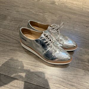 Silver Oxford platform shoe